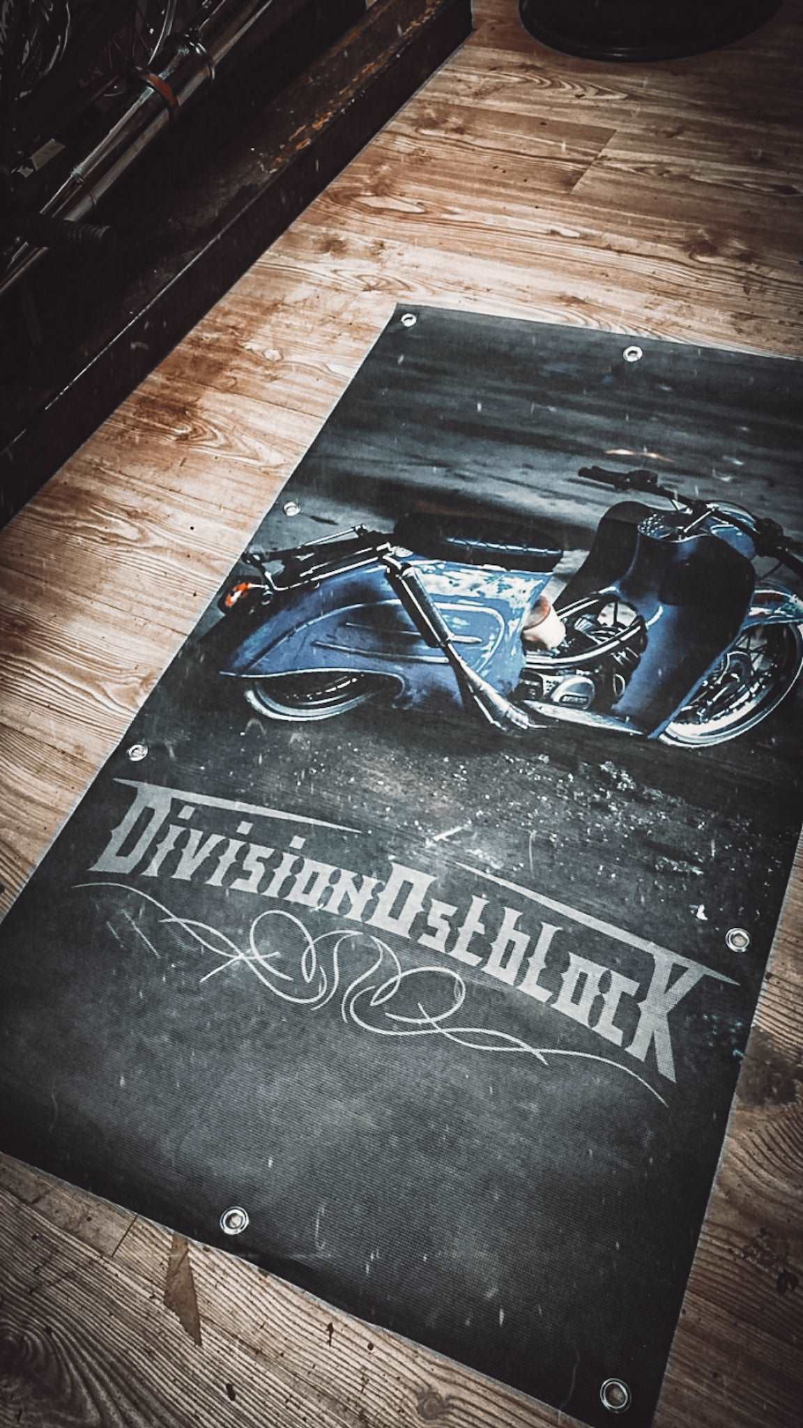 Division Ostblock Custom Werkstatt Banner Schwalbe